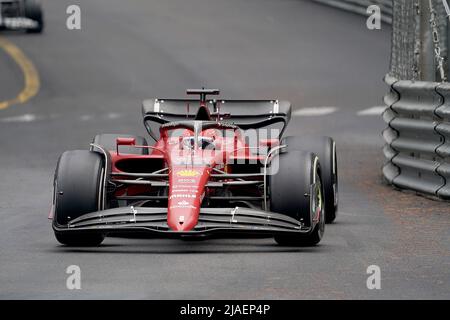 Monaco Ville, Monaco. 29th maggio 2022. Motorsport: Campionato del mondo Formula 1, Gran Premio di Monaco: Carlos Sainz dalla Spagna del team Ferrari è in pista. Credit: Hasan Bratic/dpa/Alamy Live News Foto Stock