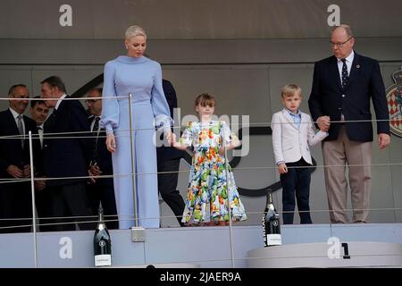 29 maggio 2022, circuito di Monaco, Monte Carlo, FORMULA 1 GRAN PREMIO DI MONACO 2022 , nella foto Charlene Lynette Grimaldi, Principessa di Monaco, figlia Gabriella di Monaco, figlio Jacques di Monaco, Principe Alberto II di Monaco Foto Stock