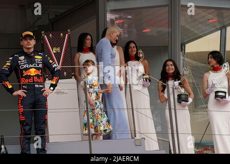 29 maggio 2022, circuito di Monaco, Monte Carlo, FORMULA 1 GRAN PREMIO DI MONACO 2022, nella foto Max Verstappen (NEL), Oracle Red Bull Racing, Charlene Lynette Grimaldi, Principessa di Monaco, figlia Gabriella di Monaco Foto Stock