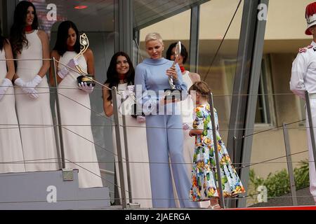 29th maggio 2022, circuito di Monaco, Monte Carlo, FORMULA 1 GRAN PREMIO DI MONACO 2022 , nella foto Charlene Lynette Grimaldi, Principessa di Monaco, figlia Gabriella di Monaco Foto Stock