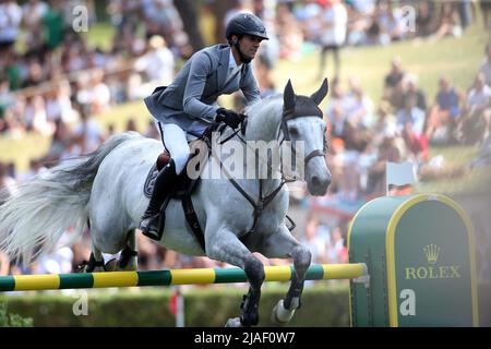 Roma, Italia. 29th maggio 2022. ROMA, Italia - 29.05.2022: CHRISTIAN KUKUK cavalcare a cavallo Mumbai in Piazza di Siena - 89 CSIO ROMA 2022, ROMA ROLEX GRAND PRIX, gara a due round. Credit: Independent Photo Agency/Alamy Live News Foto Stock