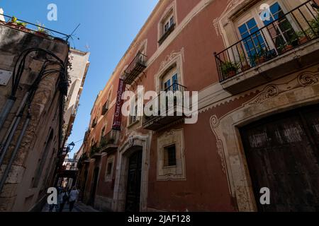 Tarragona è una città costiera della Catalogna (Spagna). È la capitale e la città più grande della contea di Tarragonès, Camp de Tarragona. Foto Stock