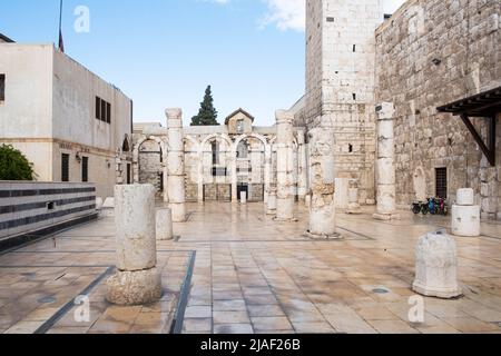 Damasco, Siria - Maggio 2022: Esterno della Moschea di Umayyyad e Mausoleo di Saladino a Damasco Foto Stock