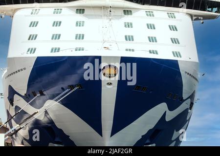 Nave da crociera gigante Regal Princess Galaport ancorata Foto Stock