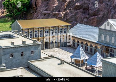 Grande moschea di Diyarbakir nel Parco Miniaturk di Istanbul, Turchia. Foto Stock