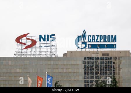 Belgrado, Serbia - 29 maggio 2022: Gazprom - sede della NIS business building Company a Belgrado Foto Stock