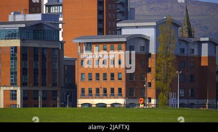 Sede centrale Belfast Telegraph - BELFAST, Regno Unito - 25 APRILE 2022 Foto Stock