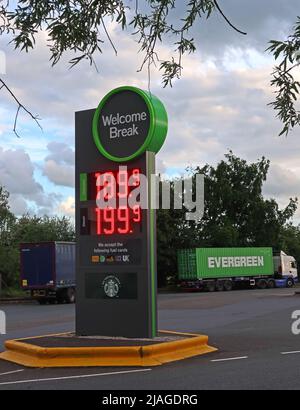 Welcome Break Services Keele North,M6,Prezzo benzina,Prezzo diesel, sul cartello, ST5 5HG Foto Stock