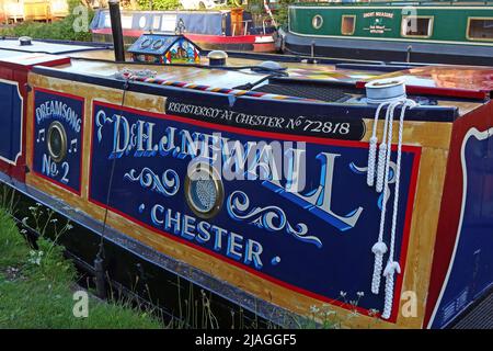 nave da crociera con chiatta sul canale ormeggiata a Stockton Heath, Warrington, on the Bridgewater, Dreamsong NO2, 72818, DHJ Newall, Chester Foto Stock