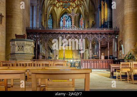 Veduta interna dell'Abbazia di Tewkesbury un edificio medievale in Gloucestershire Inghilterra UK. Foto Stock