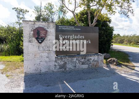 L'insegna Everglades National Park è mostrata in Florida, Stati Uniti. Il Parco Nazionale delle Everglades è una riserva di 1,5 milioni di ettari circa. Foto Stock