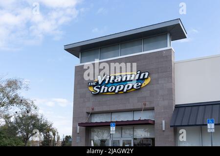 Orlando, Florida, USA - 5 gennaio 2022: Un negozio Vitamin Shoppe a Orlando, Florida, USA. Foto Stock