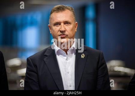 Varsavia, Polonia, 30/05/2022, Cezary Kulesza, presidente della Polish Football Association (PZPN) è stato visto durante la conferenza stampa. La Polish Football Association ha ufficialmente annunciato durante una conferenza stampa allo Stadio Nazionale che InPost è diventato il nuovo sponsor strategico. La conferenza è stata presenziata dal presidente della PZPN (Polish Football Association) Cezary Kulesza e Rafal Brzoska, presidente di InPost, noto come il re dei pacchi della Polonia, che ha inventato gli armadietti automatici di e-commercio. Si stima che circa 16 milioni di polacchi utilizzino gli armadietti automatici dei pacchi di InPost. Foto Stock