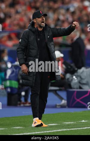 Parigi, Francia, 28th maggio 2022. Jurgen Klopp il capo allenatore del Liverpool FC reagisce durante la partita della UEFA Champions League allo Stade de France di Parigi. Il credito d'immagine dovrebbe essere: Jonathan Moscrop / Sportimage Foto Stock