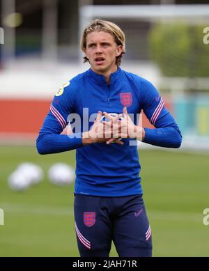 Il Conor Gallagher inglese durante una sessione di allenamento al St George's Park di Burton-upon-Trent. Data foto: Lunedì 30 maggio 2022. Foto Stock