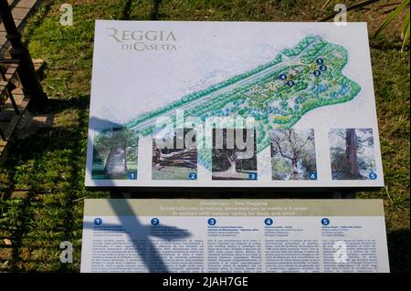 Il bagno di Venere, una delle parti più belle del giardino inglese nel parco della Reggia di Caserta Foto Stock