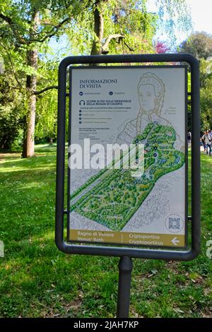 Il bagno di Venere, una delle parti più belle del giardino inglese nel parco della Reggia di Caserta Foto Stock