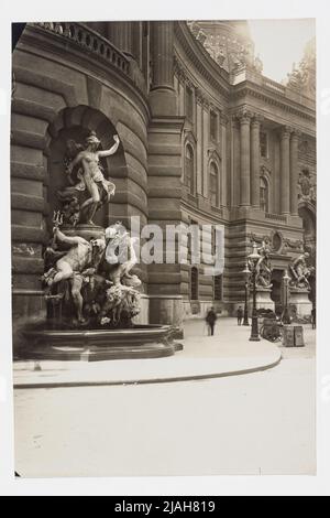 1st, Michaelerplatz 1 - Hofburg - Michaelertrakt - fontana 'il lago' - veduta inclinata. Sconosciuto, fotografo Foto Stock