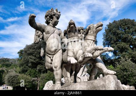 La bella fontana di Venere e Adonis nel parco della Reggia di Caserta Foto Stock