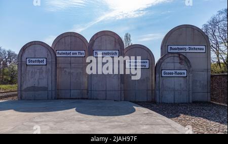 Una foto del monumento commemorativo della storica stazione ferroviaria di Radegast. Foto Stock