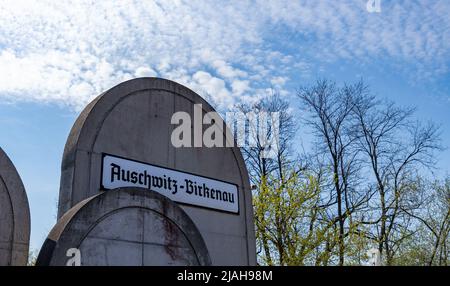 Una foto del monumento commemorativo della storica stazione ferroviaria di Radegast. Foto Stock