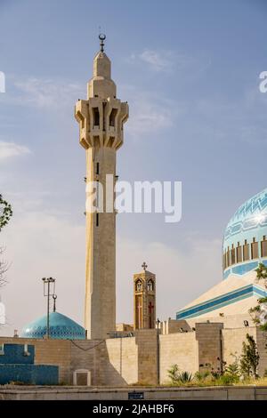 Il minareto e la cupola blu della Moschea Amman del Re Abdullah Foto Stock