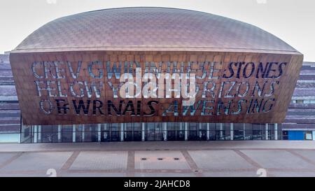 Editoriale Cardiff UK - 30 MAGGIO 2022: Wales Millennium Centre for the Performing Arts, situato nella zona della baia di Wales capitol City Cardiff, South Wal Foto Stock