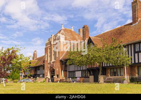 Vista delle Ogilvie Margaret Almshouses a Thorpeness, Suffolk. REGNO UNITO Foto Stock