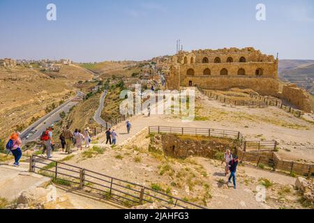 Turisti in Kerak castello al-Karak Giordania Foto Stock