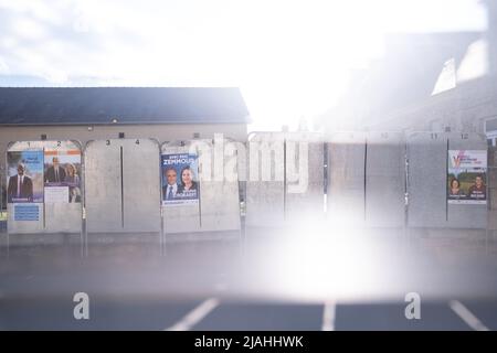 Francia, Bretagna, Dinan il 2022-05-30. Nell'ambito della campagna elettorale per le elezioni legislative del 12 e 19 giugno 2022 nella seconda circoscrizione della Costa d'Alcamo Foto Stock