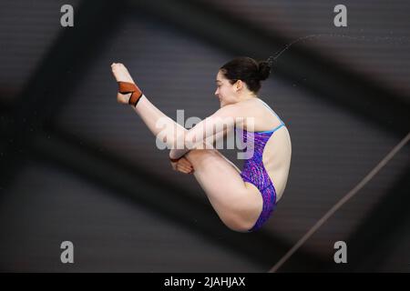 Lucy Hawkins della città di Sheffield Diving durante il secondo giorno del British Diving Championships 2022 al Ponds Forge International Sports Centre di Sheffield. Data foto: Sabato 28 maggio 2022. Foto Stock