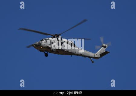 MH-60s da HSC-3 Merlins su approccio a NAF El Centro, California Foto Stock