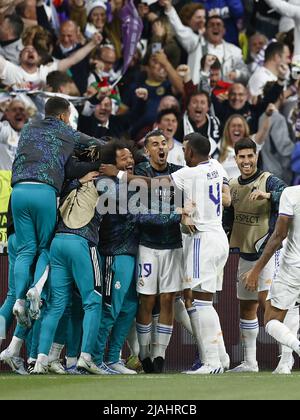 PARIGI - (LR) Marcelo del Real Madrid, Eduardo Camavinga del Real Madrid, David Alaba del Real Madrid, Marco Asensio del Real Madrid celebrano il 0-1 durante la partita finale della UEFA Champions League tra il Liverpool FC e il Real Madrid allo Stade de Franc il 28 maggio 2022 a Parigi, Francia. ANP | ALTEZZA OLANDESE | PIETRA DI MAURICE VAN Foto Stock