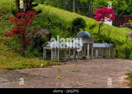 Marianske Lazne, Repubblica Ceca - 30 maggio 2022: Boheminium Miniature Park - Colonnade della primavera Carolina a Marianske Lazne (Marienbad) Foto Stock