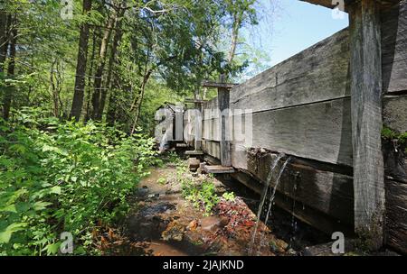 Vista laterale sul canale di collegamento - Great Smoky Mountains National Park, Tennessee Foto Stock