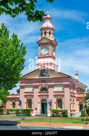 Elevazione frontale della storica casa di corte di inverell rosa, a Inverell, nuovo galles del Sud del Nord, australia Foto Stock