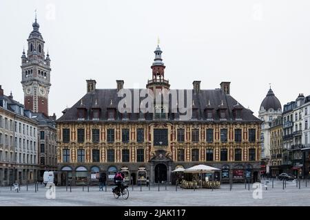 Dettaglio architettonico della Place du Général-de-Gaulle, spazio pubblico urbano nel comune di Lille nel dipartimento francese del Nord