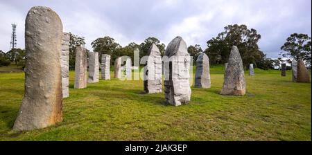 The Australian Standing Stones, eretto nel 1992 a Glen Innes, i monoliti rendono omaggio al patrimonio celtico dei primi coloni europei Foto Stock