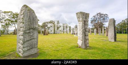 The Australian Standing Stones, eretto nel 1992 a Glen Innes, i monoliti rendono omaggio al patrimonio celtico dei primi coloni europei Foto Stock