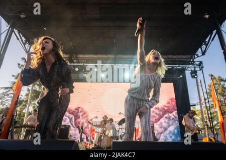 Napa, Stati Uniti. 29th maggio 2022. AJ and Aly - AJ Michalka and Aly Michalka Credit: Imagespace/Alamy Live News Foto Stock