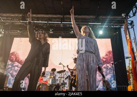 Napa, Stati Uniti. 29th maggio 2022. AJ and Aly - AJ Michalka and Aly Michalka Credit: Imagespace/Alamy Live News Foto Stock