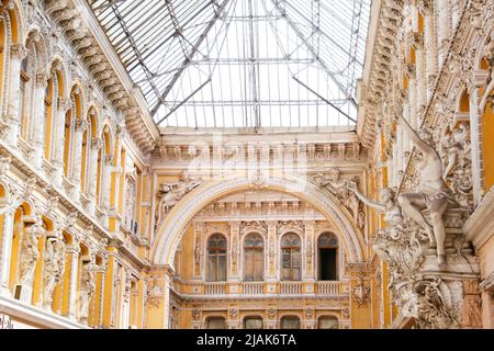 Odessa, Ucraina - 5 settembre 2021: Passaggio. Vecchia Odessa. Passaggio a Odessa. Vecchia architettura. Foto Stock