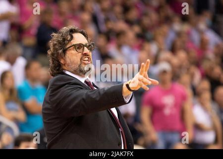Bonn, Germania. 30th maggio 2022. Il pullman Andrea TRINCHIERI (FCB, centro) mostra con la mano dopo la parte anteriore. Punteggio finale 81:82, basket 1.Bundesliga/Telekom cestini Bonn-FC Bayern Monaco/2. Playoff semifinale, in TELEKOMDOME, il 30th maggio 2022 Â credito: dpa/Alamy Live News Foto Stock