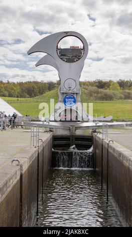 la ruota falkirk ruota barca di sollevamento collega il canale forth e clyde con il canale sindacale falkirk scozia Foto Stock