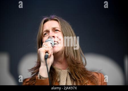 Sheffield, Regno Unito. 25th giugno 2021. La band Tom Ogden of Blossoms Pop suona dal vivo sul palco al Tramlines Festival di Sheffield. (Foto di Robin Burns/SOPA Images/Sipa USA) Credit: Sipa USA/Alamy Live News Foto Stock