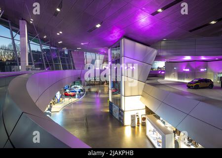 BMW Welt - un centro fieristico multifunzionale, che combina l'esposizione di veicoli BMW brand.Munich,Baviera,Germania Foto Stock