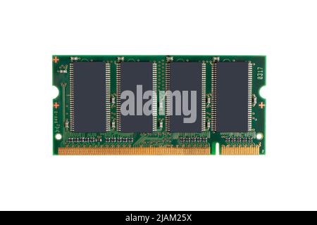 Memoria RAM. Primo piano del chip. Immagine macro RAM. Circuito del calcolatore isolato su sfondo bianco. Memoria operativa per notebook o computer portatile isolata. Foto Stock