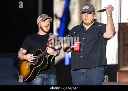 Luke Combs si esibisce durante la Napa Valley Expo di Napa Valley del 2022 a BottleRock il 29 maggio 2022 a Napa, California. Foto: Chris Tuite/imageSPACE/MediaPunch Foto Stock