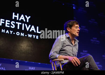 Hay-on-Wye, Galles, Regno Unito. 31th maggio 2022. 169 - Patrick Barkham parla con Dan Richards al Festival di Hay 2022, Galles. Credit: Sam Hardwick/Alamy. Foto Stock