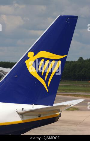 Coda di Ryanair Boeing 737, aeroporto di Stansted, Stansted, Essex, Regno Unito Foto Stock